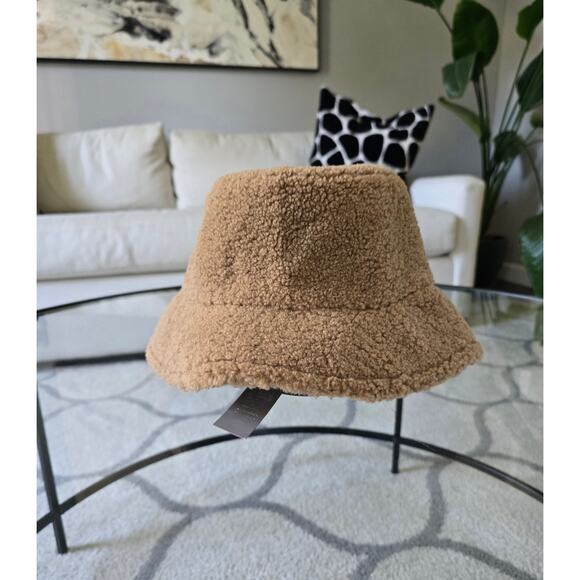 Vince Camuto Tan Sherpa Bucket Hat NWT - Picture 1 of 4